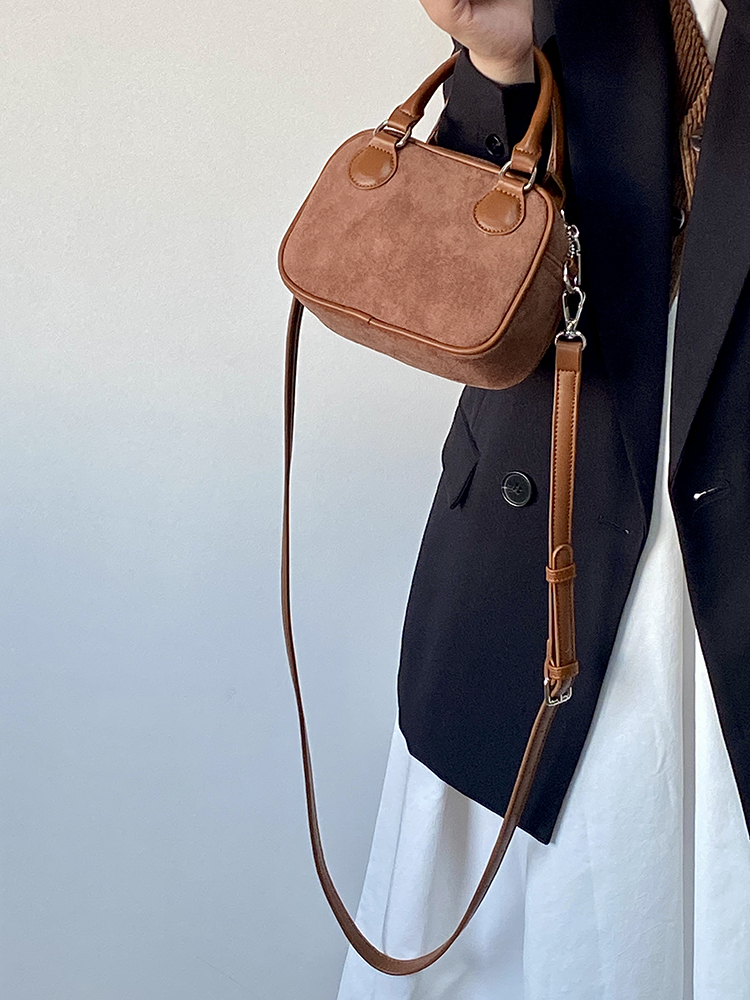 Retro Velvet Pillow Handbag for Women - Spring Summer Shoulder Crossbody Bag - Niche Design 2025 Retro Velvet Pillow Handbag for Women - Spring Summer Shoulder Crossbody Bag - Niche Design 2025