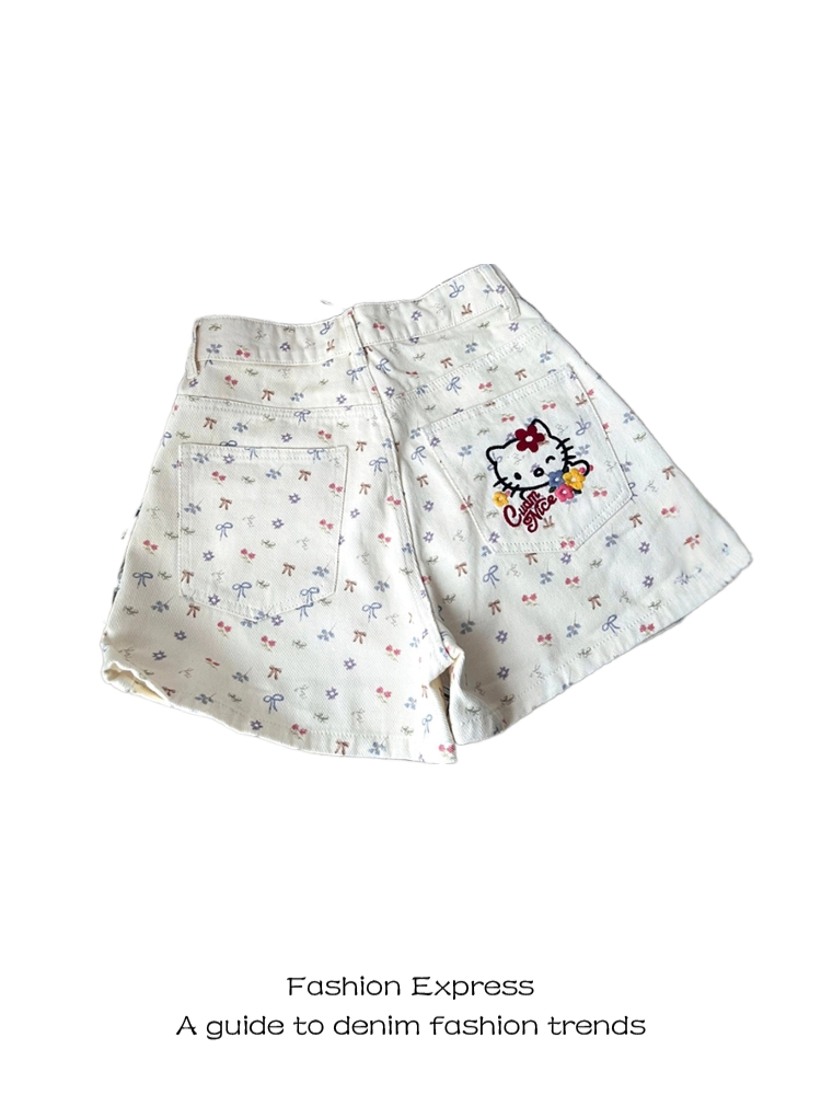 Retro White Denim Bow Shorts for Women - Cute Cat & Cherry Print, Wide-Leg Hot Pants, Trendy 90s Style Retro White Denim Bow Shorts for Women - Cute Cat & Cherry Print, Wide-Leg Hot Pants, Trendy 90s Style