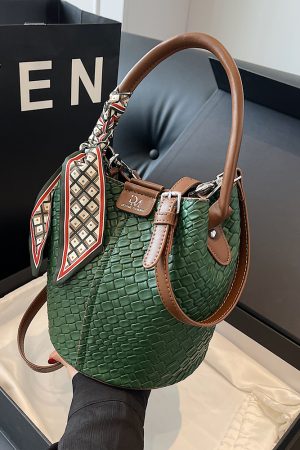Retro Women's Bucket Bag - 2025 Autumn Style Diamond-Patterned Minimalist Shoulder Handbag