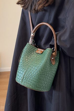 Retro Women's Bucket Bag - 2025 Autumn Style Diamond-Patterned Minimalist Shoulder Handbag