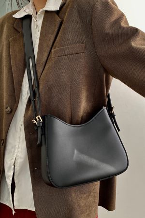 Retro Women's Underarm Saddle Bag - Versatile Crossbody Bag for Spring/Summer 2025, Trendy Niche Design, Chic and Stylish