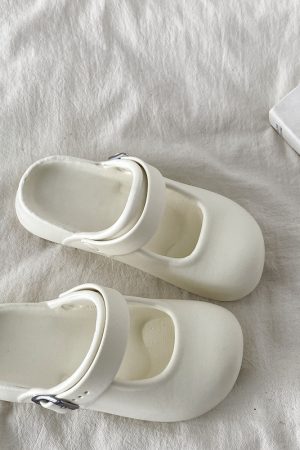 Round-Toe Mary Jane Slippers for Women - Summer 2025 Thick-Soled Closed-Toe Half Slippers, Trendy Holey Design for Outdoor Wear