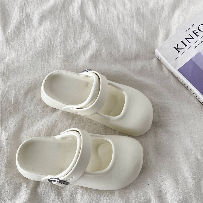 Round-Toe Mary Jane Slippers for Women - Summer 2025 Thick-Soled Closed-Toe Half Slippers, Trendy Holey Design for Outdoor Wear Round-Toe Mary Jane Slippers for Women - Summer 2025 Thick-Soled Closed-Toe Half Slippers, Trendy Holey Design for Outdoor Wear