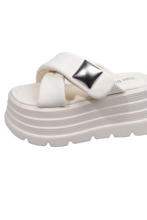 Short Women's Skirt & Thick-Soled Sandals Set for Summer 2025, Height-Increasing One-Strap Beach Slippers, Outdoor Fashion