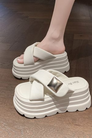 Short Women's Skirt & Thick-Soled Sandals Set for Summer 2025, Height-Increasing One-Strap Beach Slippers, Outdoor Fashion