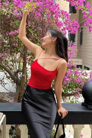 Slanted Shoulder Strap Camisole for Women - Unique Itchy Design, Versatile Short Top for Y2K and European Styles