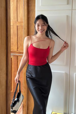 Slanted Shoulder Strap Camisole for Women - Unique Itchy Design, Versatile Short Top for Y2K and European Styles