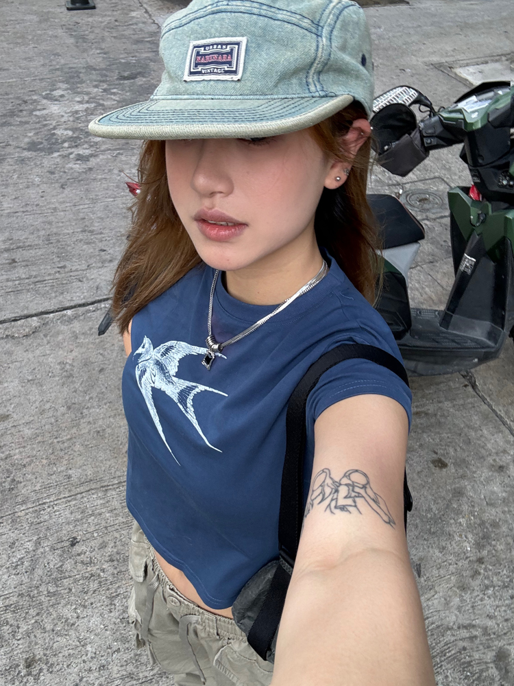 Slim-Fit Crop Short-Sleeve T-Shirt for Women - American Style High Street Summer Top, Trendy Shoulder Design, Y2K Fashion Slim-Fit Crop Short-Sleeve T-Shirt for Women - American Style High Street Summer Top, Trendy Shoulder Design, Y2K Fashion