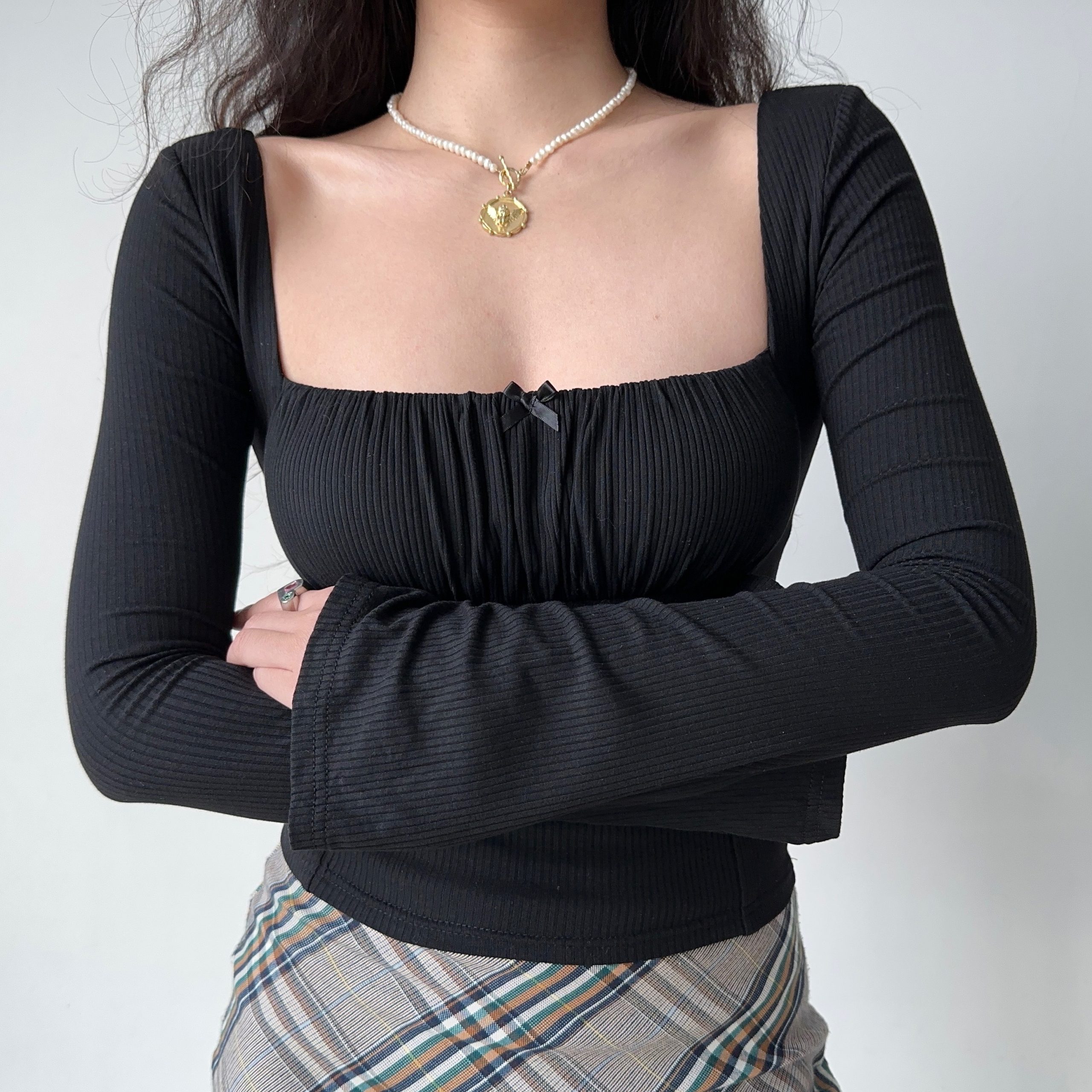 Slim Fit Long Sleeve Black T-Shirt for Women - Three-Dimensional Cut, Flattering Square Neck, European American Style Slim Fit Long Sleeve Black T-Shirt for Women - Three-Dimensional Cut, Flattering Square Neck, European American Style