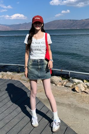 Slim Fit Square Neck Short Sleeve T-Shirt for Women - Trendy Summer Top, Casual Chic Style