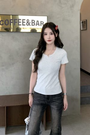Solid Color Short Sleeve T-Shirt for Women - Versatile Slim Fit Summer Top, Casual Essential, Perfect for Everyday Wear