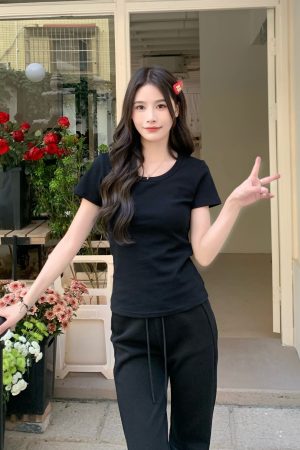 Solid Color Short Sleeve T-Shirt for Women - Versatile Slim Fit Summer Top, Casual Essential, Perfect for Everyday Wear