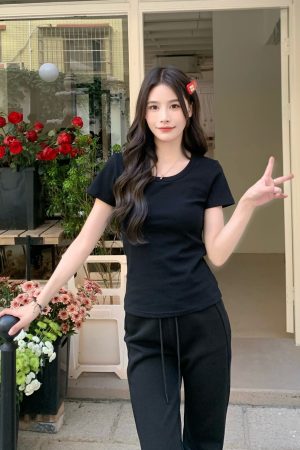 Solid Color Short Sleeve T-Shirt for Women - Versatile Slim Fit Summer Top, Casual Essential, Perfect for Everyday Wear