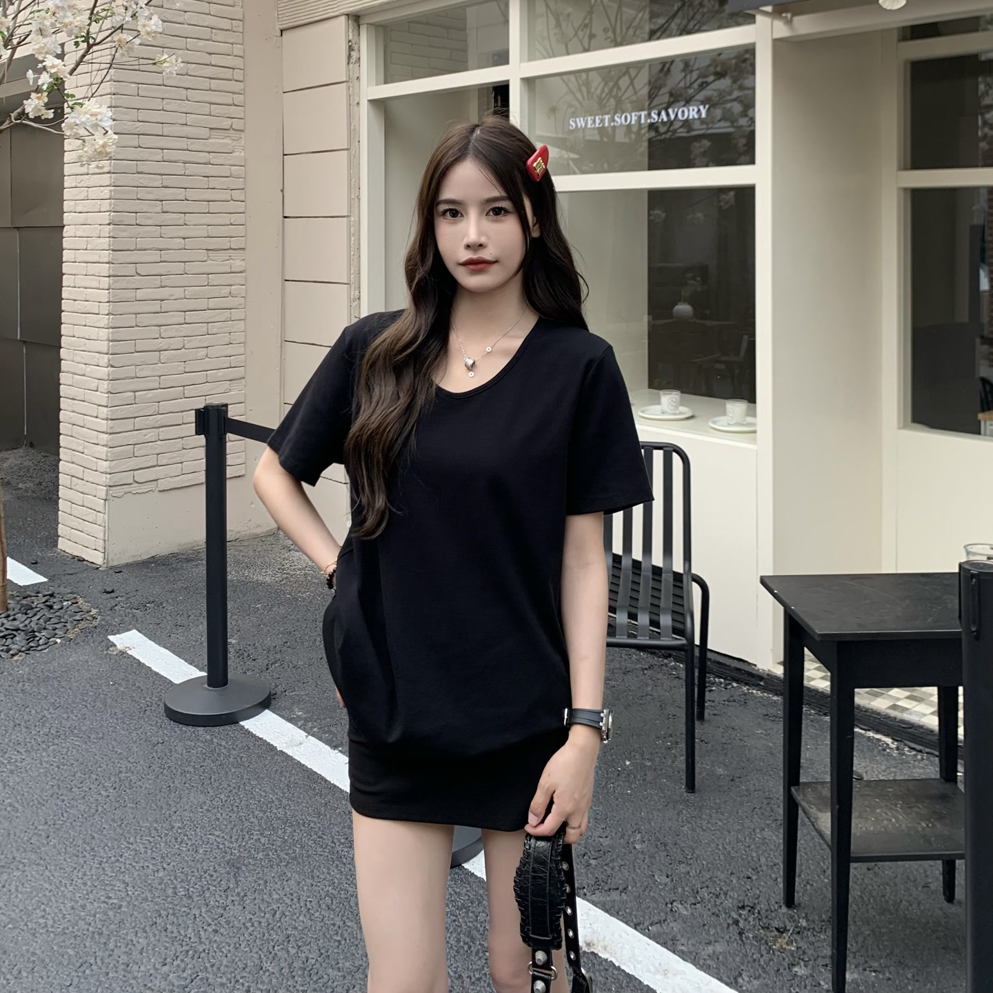 Solid Color Short Sleeve V-Neck T-Shirt for Women - Loose Fit, Versatile Summer Top, 2025 New Arrival, Casual Essential Solid Color Short Sleeve V-Neck T-Shirt for Women - Loose Fit, Versatile Summer Top, 2025 New Arrival, Casual Essential