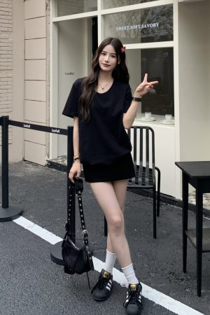 Solid Color Short Sleeve V-Neck T-Shirt for Women - Loose Fit, Versatile Summer Top, 2025 New Arrival, Casual Essential