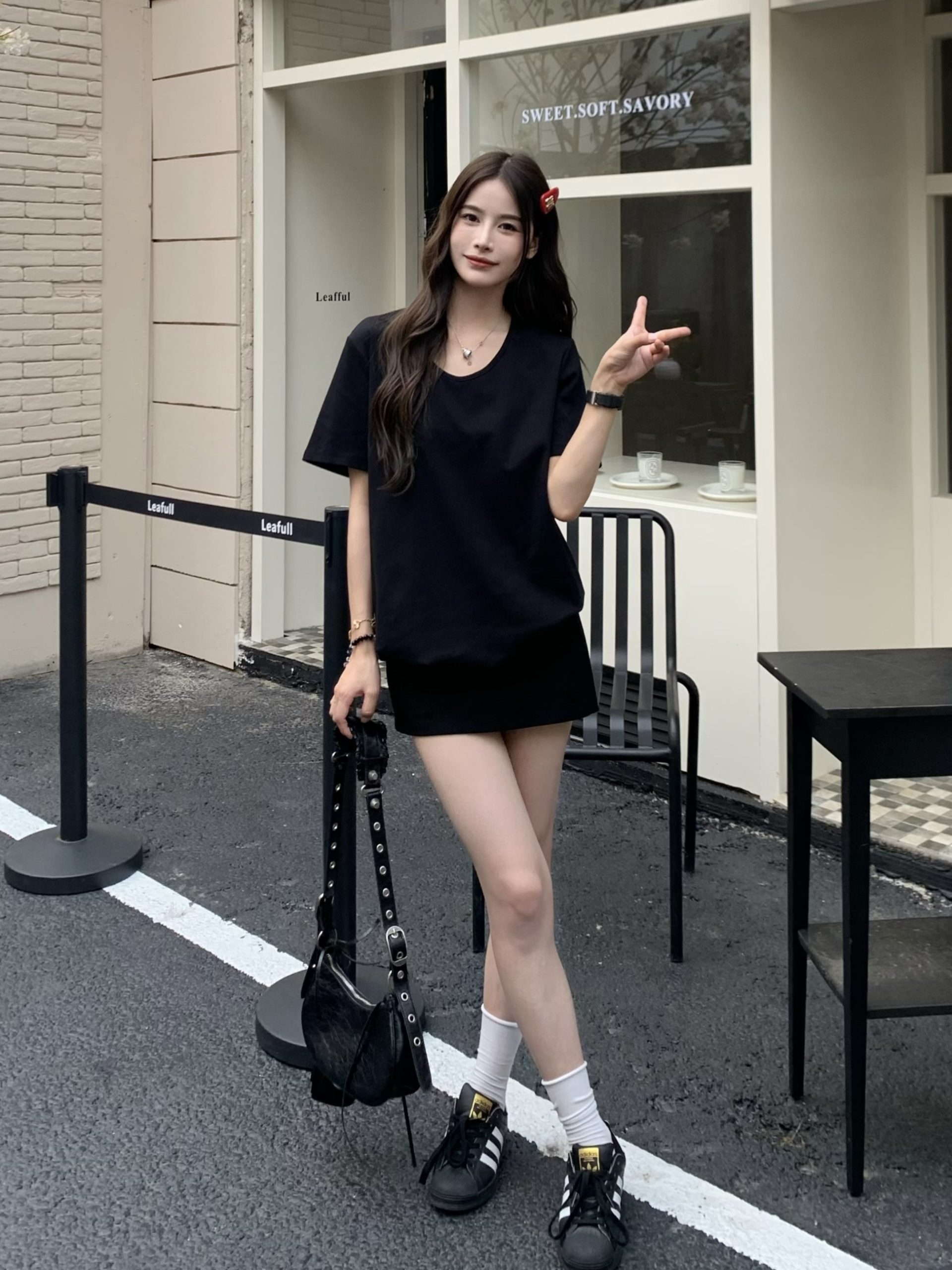 Solid Color Short Sleeve V-Neck T-Shirt for Women - Loose Fit, Versatile Summer Top, 2025 New Arrival, Casual Essential Solid Color Short Sleeve V-Neck T-Shirt for Women - Loose Fit, Versatile Summer Top, 2025 New Arrival, Casual Essential