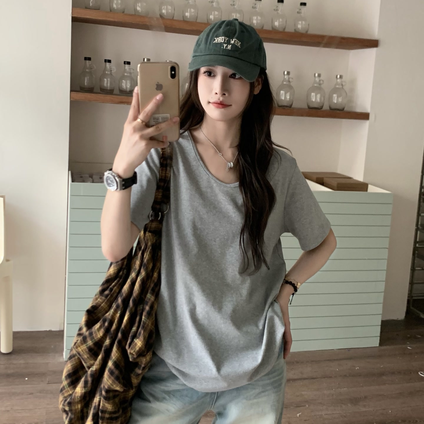 Solid Color Short Sleeve V-Neck T-Shirt for Women - Loose Fit, Versatile Summer Top, 2025 New Arrival, Casual Essential Solid Color Short Sleeve V-Neck T-Shirt for Women - Loose Fit, Versatile Summer Top, 2025 New Arrival, Casual Essential