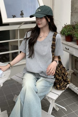 Solid Color Short Sleeve V-Neck T-Shirt for Women - Loose Fit, Versatile Summer Top, 2025 New Arrival, Casual Essential