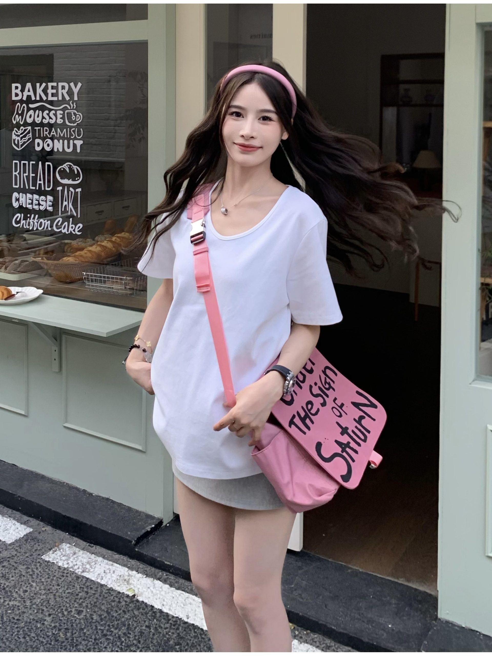 Solid Color Short Sleeve V-Neck T-Shirt for Women - Loose Fit, Versatile Summer Top, 2025 New Arrival, Casual Essential Solid Color Short Sleeve V-Neck T-Shirt for Women - Loose Fit, Versatile Summer Top, 2025 New Arrival, Casual Essential