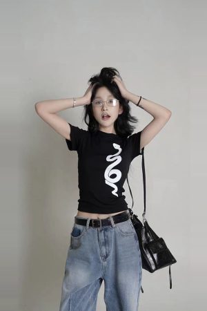 Spicy Girl Snake Print Black Short-Sleeve T-Shirt for Women - Slim Fit Summer Top, Versatile American Style Fashion