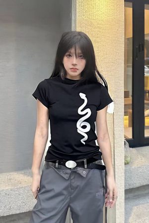 Spicy Girl Snake Print Black Short-Sleeve T-Shirt for Women - Slim Fit Summer Top, Versatile American Style Fashion