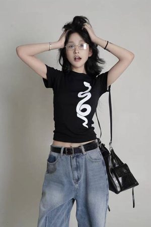 Spicy Girl Snake Print Black Short-Sleeve T-Shirt for Women - Slim Fit Summer Top, Versatile American Style Fashion