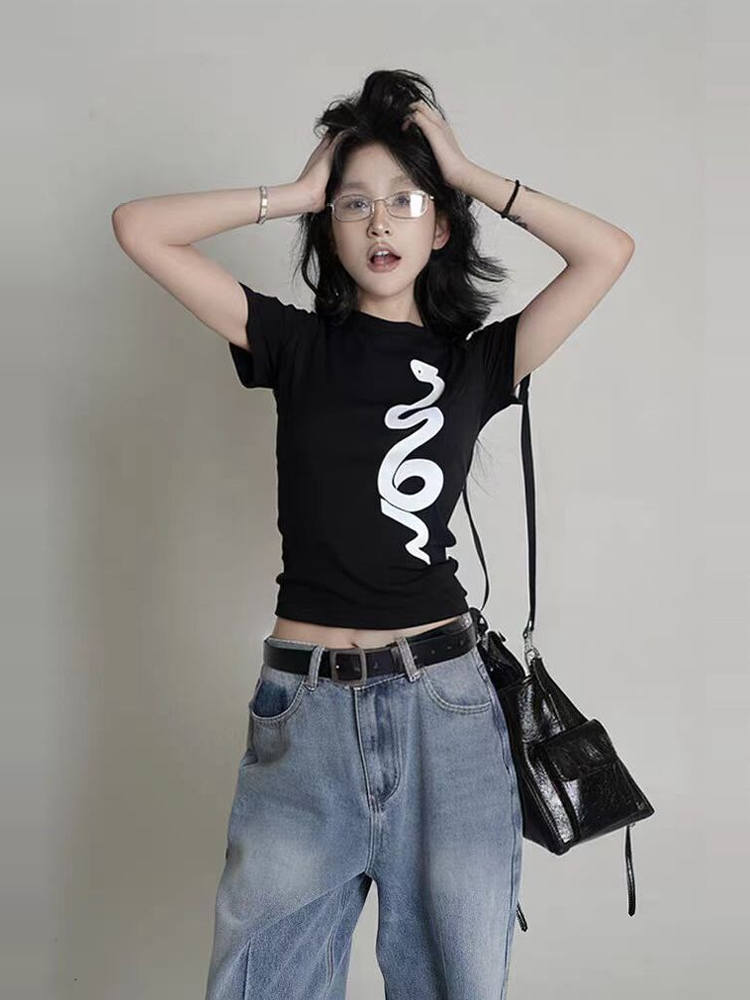 Spicy Girl Snake Print Black Short-Sleeve T-Shirt for Women - Slim Fit Summer Top, Versatile American Style Fashion Spicy Girl Snake Print Black Short-Sleeve T-Shirt for Women - Slim Fit Summer Top, Versatile American Style Fashion