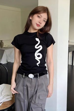 Spicy Girl Snake Print Black Short-Sleeve T-Shirt for Women - Slim Fit Summer Top, Versatile American Style Fashion