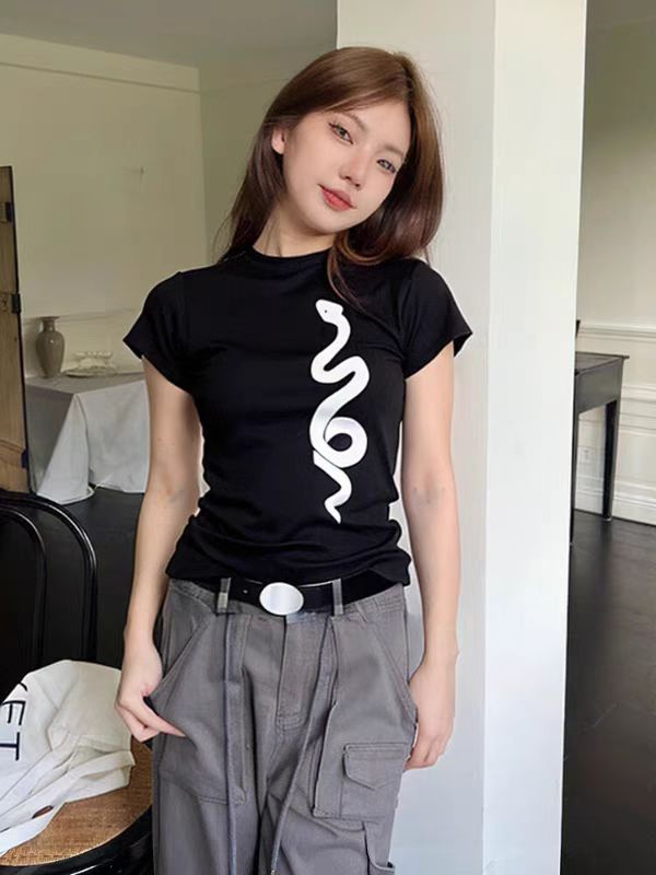 Spicy Girl Snake Print Black Short-Sleeve T-Shirt for Women - Slim Fit Summer Top, Versatile American Style Fashion Spicy Girl Snake Print Black Short-Sleeve T-Shirt for Women - Slim Fit Summer Top, Versatile American Style Fashion