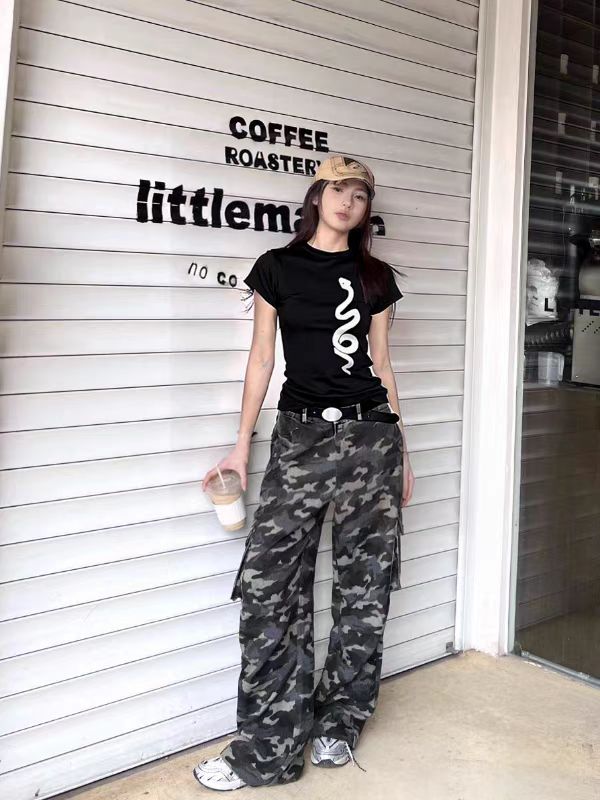 Spicy Girl Snake Print Black Short-Sleeve T-Shirt for Women - Slim Fit Summer Top, Versatile American Style Fashion Spicy Girl Snake Print Black Short-Sleeve T-Shirt for Women - Slim Fit Summer Top, Versatile American Style Fashion