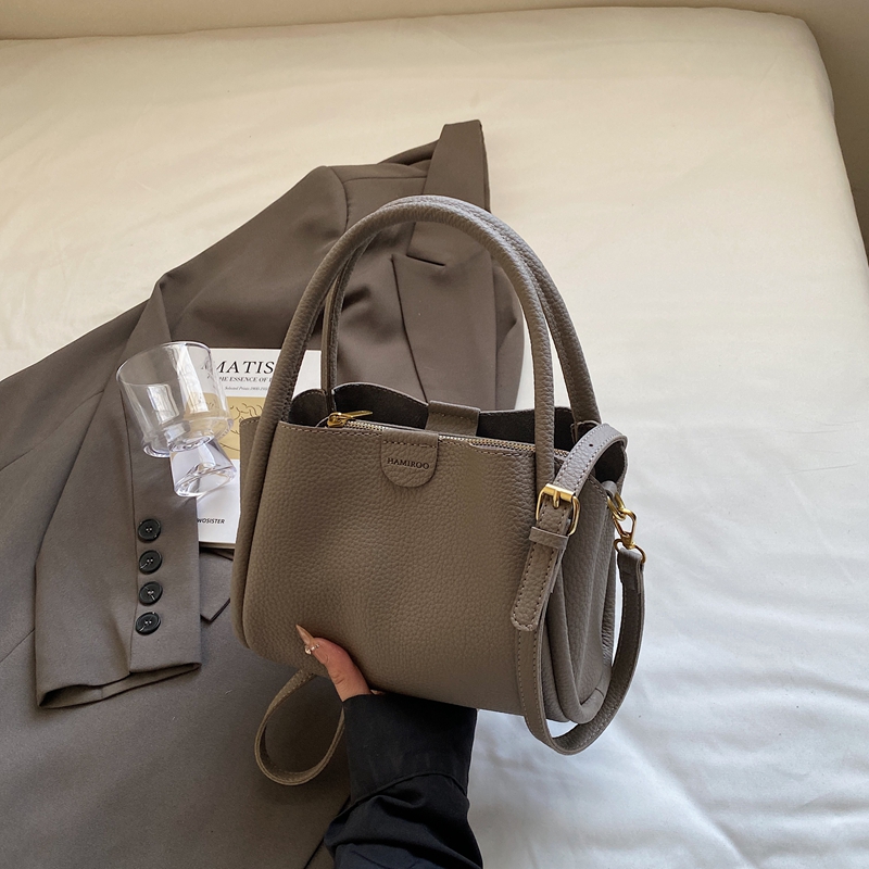 Spring 2025 High-End Versatile Tote Bucket Bag - Simple Casual Shoulder & Crossbody Bag for Work and Everyday Use Spring 2025 High-End Versatile Tote Bucket Bag - Simple Casual Shoulder & Crossbody Bag for Work and Everyday Use