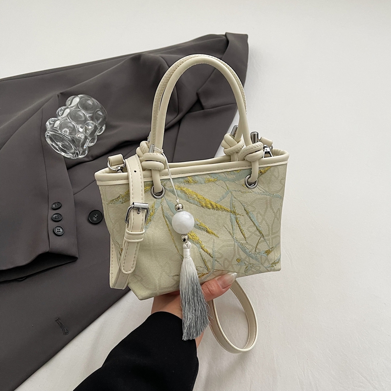 Spring 2025 National Style Handheld Water Bucket Bag - Embroidered Versatile Shoulder & Crossbody Bag Spring 2025 National Style Handheld Water Bucket Bag - Embroidered Versatile Shoulder & Crossbody Bag