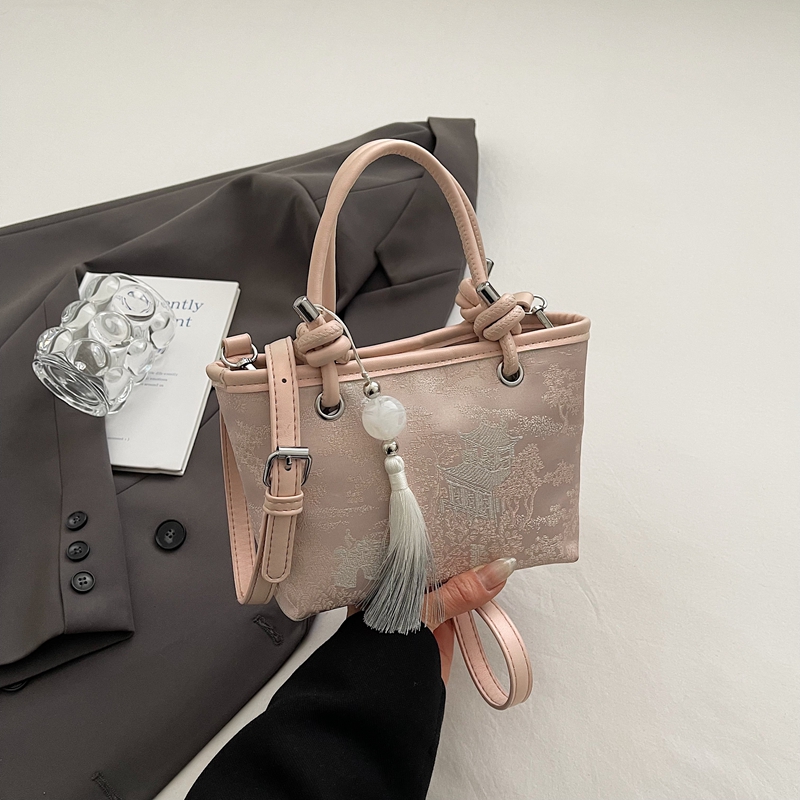 Spring 2025 National Style Handheld Water Bucket Bag - Embroidered Versatile Shoulder & Crossbody Bag Spring 2025 National Style Handheld Water Bucket Bag - Embroidered Versatile Shoulder & Crossbody Bag