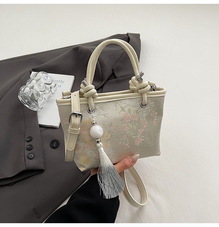 Spring 2025 National Style Handheld Water Bucket Bag - Embroidered Versatile Shoulder & Crossbody Bag Spring 2025 National Style Handheld Water Bucket Bag - Embroidered Versatile Shoulder & Crossbody Bag