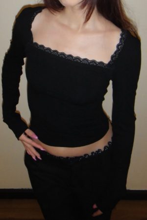 Spring 2025 Women's Elegant Square Neck Slim Fit Short T-Shirt - Versatile Basic Top for Hot Girl Style