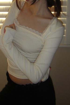 Spring 2025 Women's Elegant Square Neck Slim Fit Short T-Shirt - Versatile Basic Top for Hot Girl Style