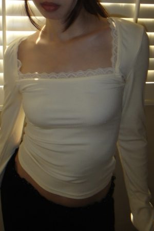 Spring 2025 Women's Elegant Square Neck Slim Fit Short T-Shirt - Versatile Basic Top for Hot Girl Style