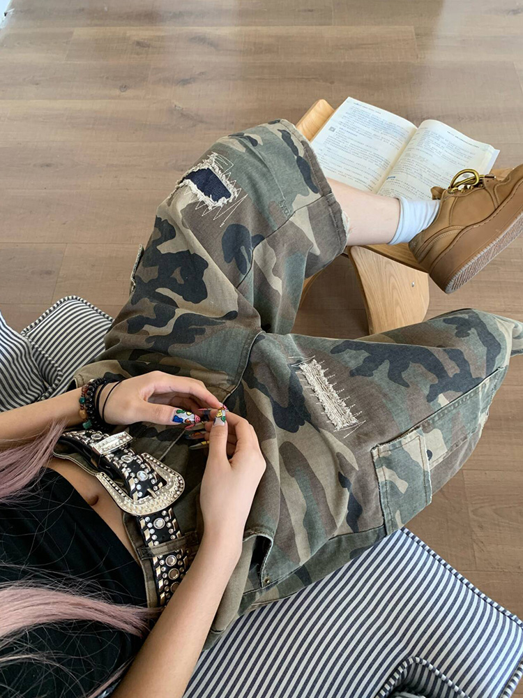 Spring Camouflage Ripped Patch Straight-Cut Three-Quarter Pants for Men and Women - Loose Casual Y2K Style Spring Camouflage Ripped Patch Straight-Cut Three-Quarter Pants for Men and Women - Loose Casual Y2K Style