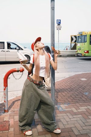 Starfish Print Cropped Short-Sleeve T-Shirt for Women - Slim Fit Midriff-Baring Top, American Style, Trendy Casual Wear