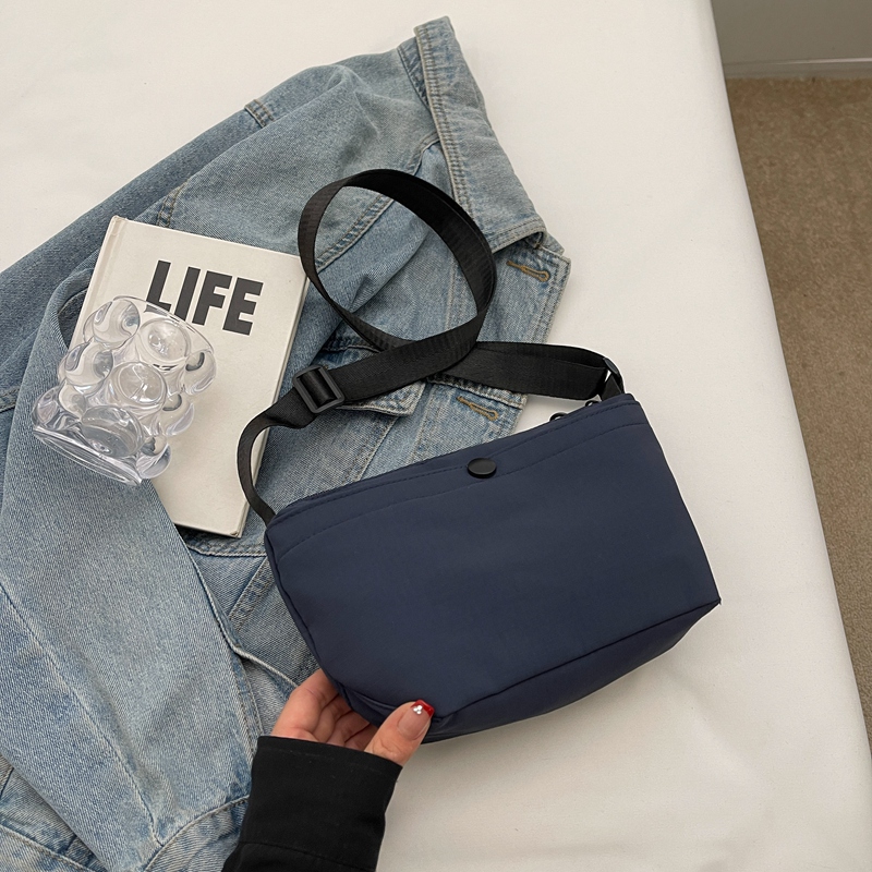 Summer Minimalist Lightweight Crossbody Bucket Bag for Women - Versatile Zipper Phone Bag for Commuting and Daily Use Summer Minimalist Lightweight Crossbody Bucket Bag for Women - Versatile Zipper Phone Bag for Commuting and Daily Use