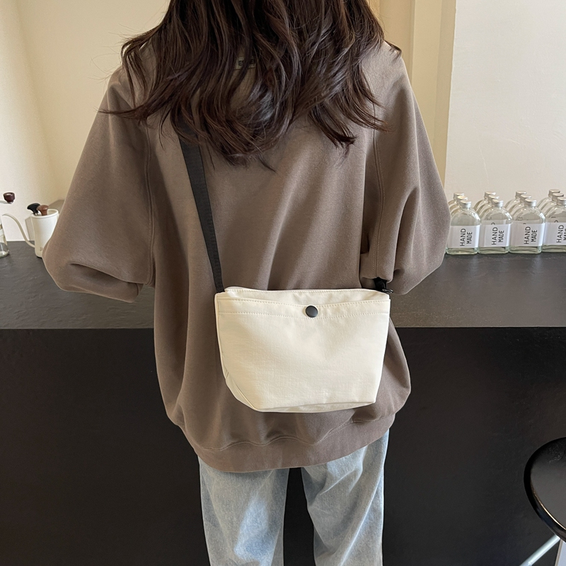 Summer Minimalist Lightweight Crossbody Bucket Bag for Women - Versatile Zipper Phone Bag for Commuting and Daily Use Summer Minimalist Lightweight Crossbody Bucket Bag for Women - Versatile Zipper Phone Bag for Commuting and Daily Use