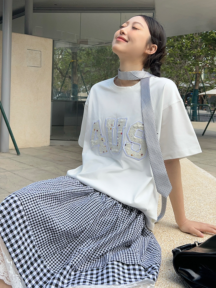 Summer Patch Embroidery Little Chanel Style Couple Loose Round Neck T-Shirt - Short Sleeve Casual Fashion for Couples Summer Patch Embroidery Little Chanel Style Couple Loose Round Neck T-Shirt - Short Sleeve Casual Fashion for Couples