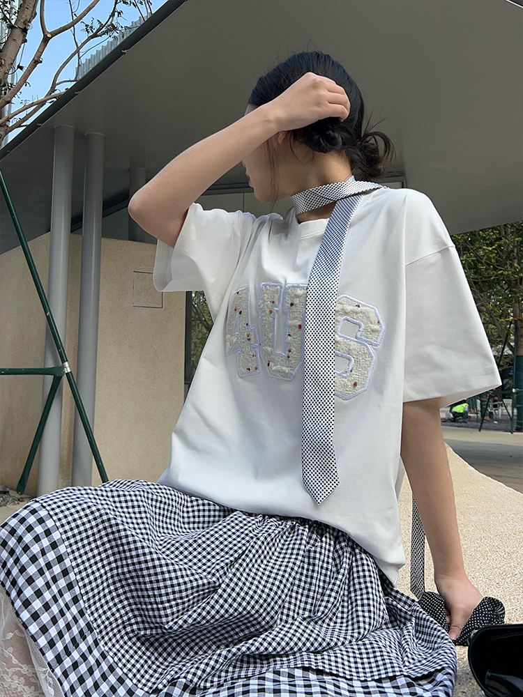 Summer Patch Embroidery Little Chanel Style Couple Loose Round Neck T-Shirt - Short Sleeve Casual Fashion for Couples Summer Patch Embroidery Little Chanel Style Couple Loose Round Neck T-Shirt - Short Sleeve Casual Fashion for Couples