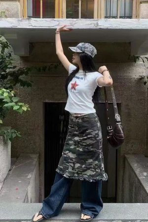 Summer Star Print Sexy Shoulder T-Shirt for Women - Retro Slim Fit Short Sleeve Round Neck Top in 90s Style