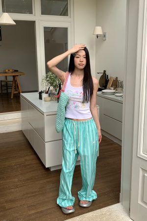 Summer Sweet Hand-Painted Floral Camisole for Women - Slim Fit Sleeveless Short Crop Top, Perfect for 90s and Y2K Styles