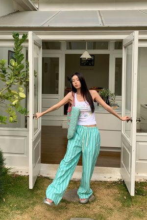 Summer Sweet Hand-Painted Floral Camisole for Women - Slim Fit Sleeveless Short Crop Top, Perfect for 90s and Y2K Styles