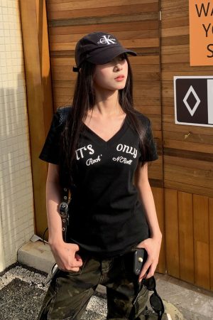 Summer V-Neck Embroidered Short Sleeve T-Shirt for Women - American Style Cool Girl Slim Fit Top, Versatile Fashion Essential