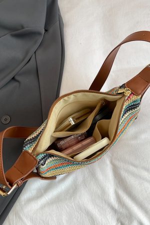 Summer Woven Straw Dumpling Bag for Women - Brown Crossbody Phone Bag, Perfect for Beach Vacations 2025