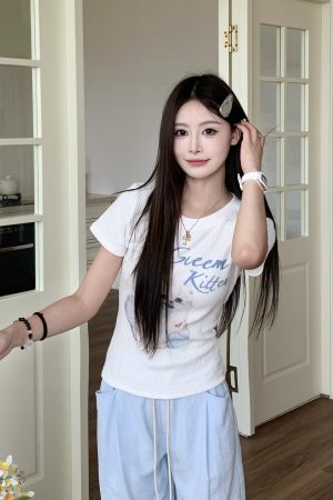 Sweet Bowknot Cat Short Sleeve T-shirt for Women - Slim Fit Summer Top in Cute Y2K Style