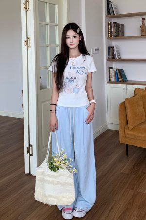 Sweet Bowknot Cat Short Sleeve T-shirt for Women - Slim Fit Summer Top in Cute Y2K Style